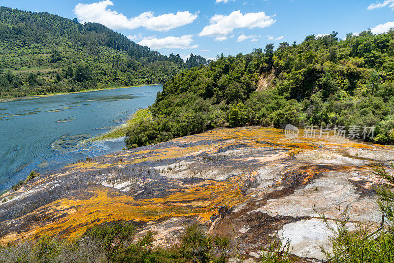 Orakei Korako地热公园和洞穴隐藏山谷，陶波，新西兰